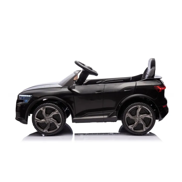 Audi S Q8 crna